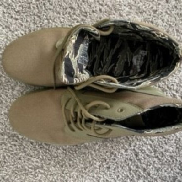 New Dr. Martens Olive Green Bonny II Chukka Ankle Combat - Picture 4 of 4